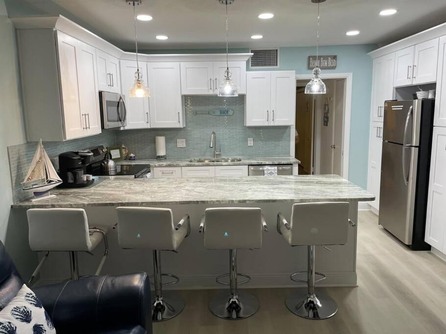 Beachfront Condo On Quiet Treasure Island- 1 Bed St. Pete Beach Esterno foto