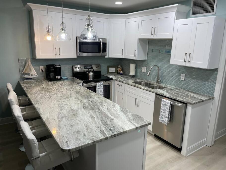 Beachfront Condo On Quiet Treasure Island- 1 Bed St. Pete Beach Esterno foto