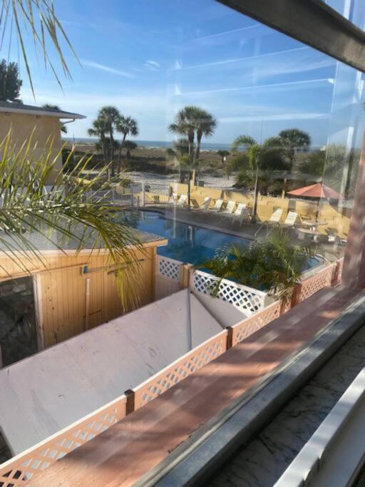 Beachfront Condo On Quiet Treasure Island- 1 Bed St. Pete Beach Esterno foto