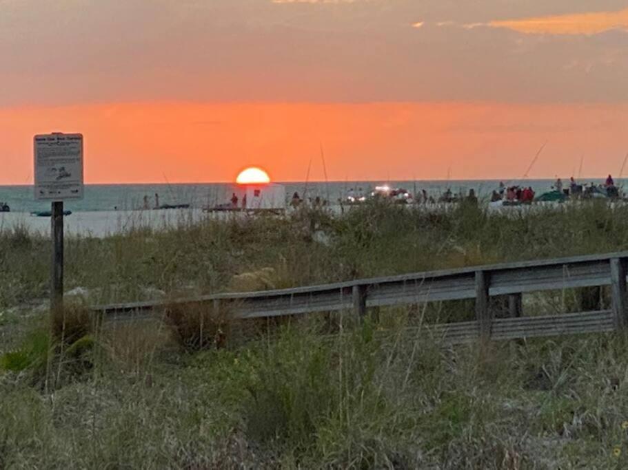Beachfront Condo On Quiet Treasure Island- 1 Bed St. Pete Beach Esterno foto