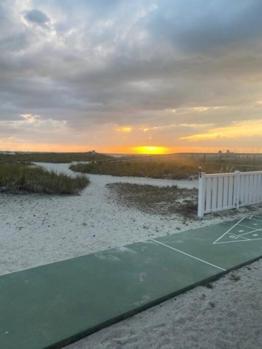 Beachfront Condo On Quiet Treasure Island- 1 Bed St. Pete Beach Esterno foto