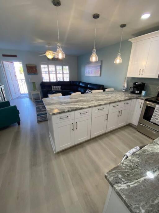 Beachfront Condo On Quiet Treasure Island- 1 Bed St. Pete Beach Esterno foto