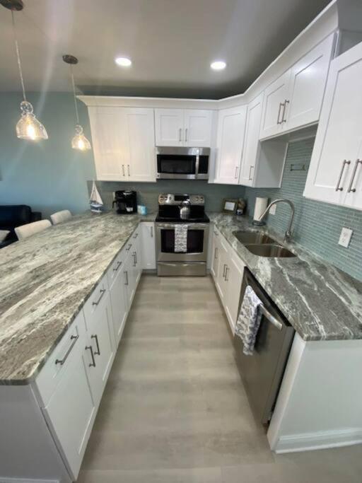 Beachfront Condo On Quiet Treasure Island- 1 Bed St. Pete Beach Esterno foto