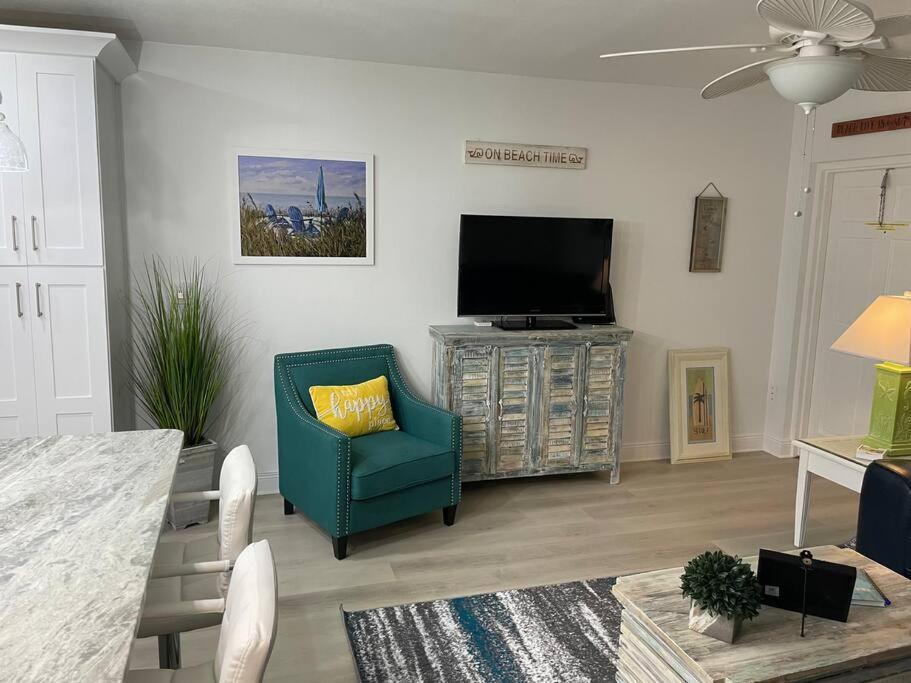 Beachfront Condo On Quiet Treasure Island- 1 Bed St. Pete Beach Esterno foto