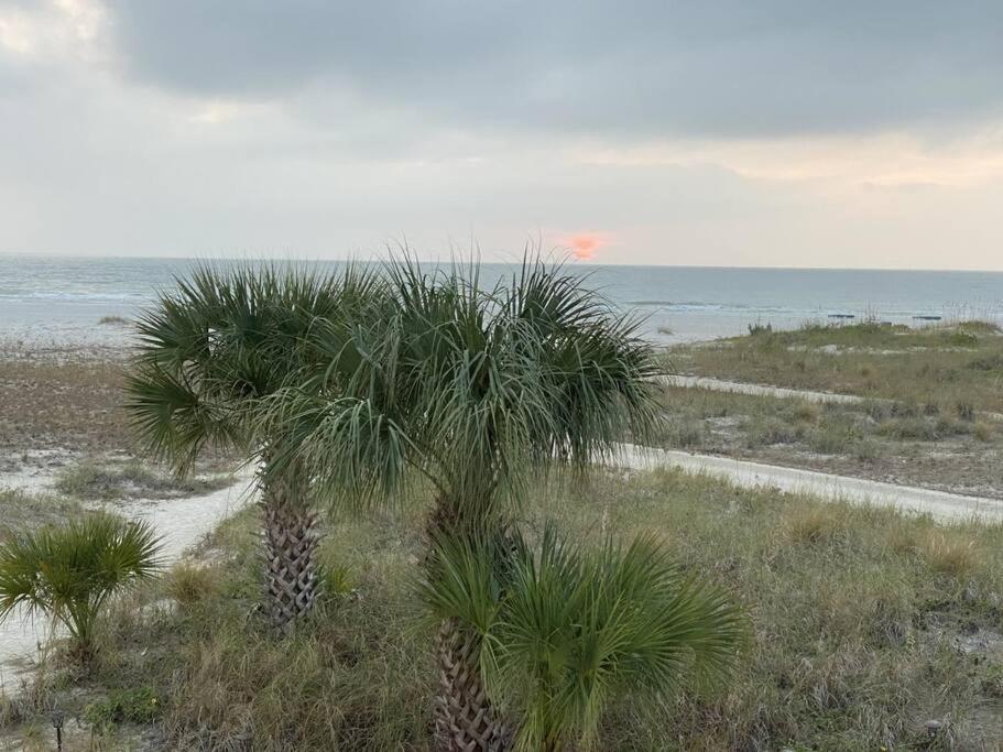 Beachfront Condo On Quiet Treasure Island- 1 Bed St. Pete Beach Esterno foto