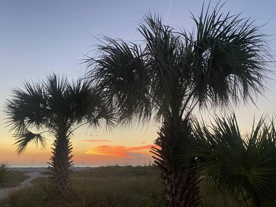 Beachfront Condo On Quiet Treasure Island- 1 Bed St. Pete Beach Esterno foto