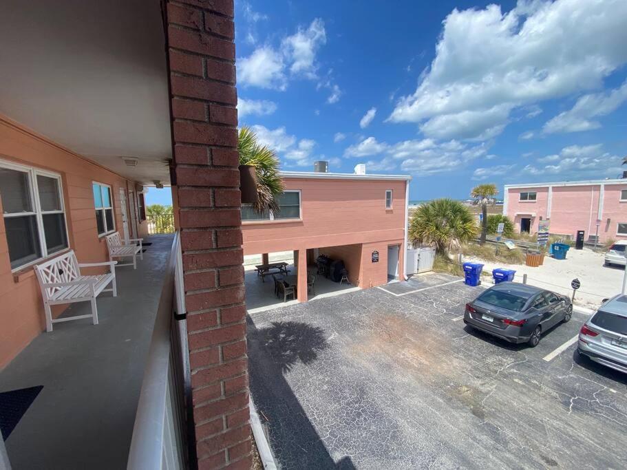 Beachfront Condo On Quiet Treasure Island- 1 Bed St. Pete Beach Esterno foto